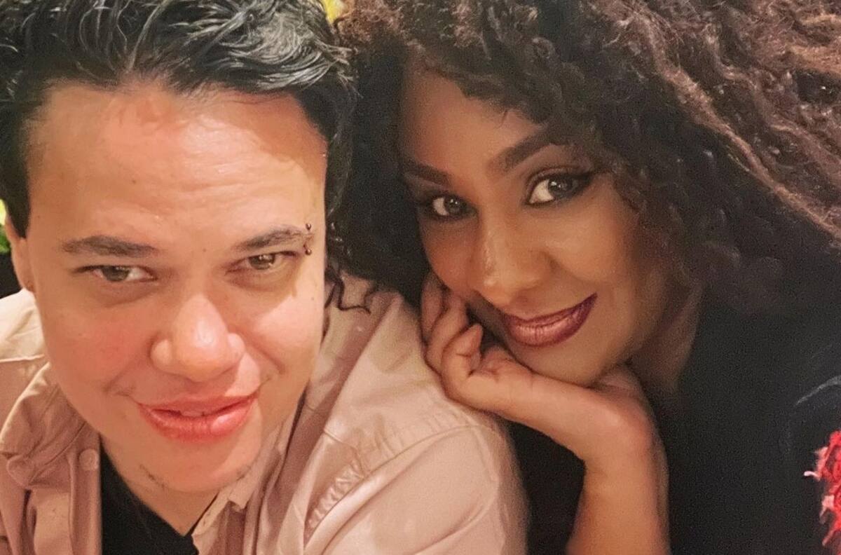 M'Balia de OV7 se casó este fin de semana con su novio trans Alex Tinajero