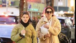 Suri Cruise, la hija de Tom Cruise, recibe una importante lección de humildad por parte de su mamá