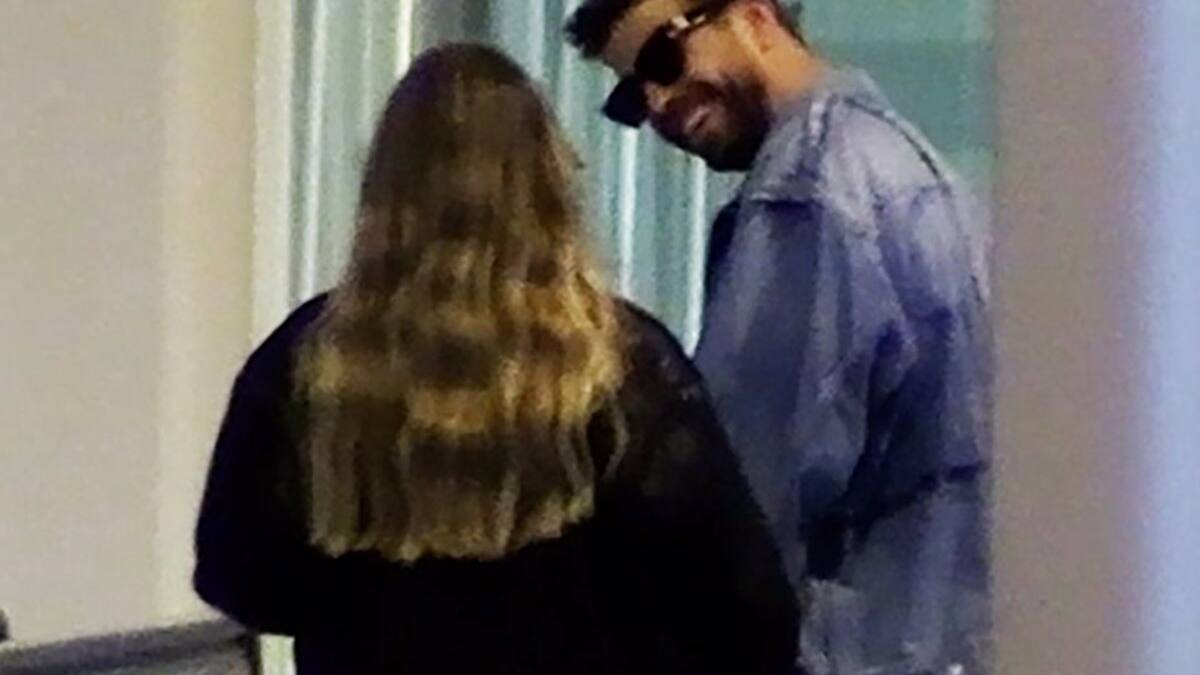 Gerard Piqué pasa un bochorno con su traje de baño durante su "luna de miel" en Dubai