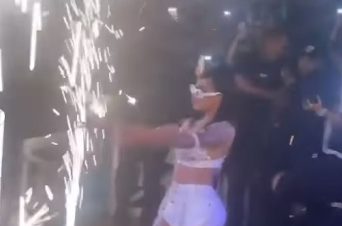 Yailin sufre accidente durante show y pasa vergüenza con su cabellera