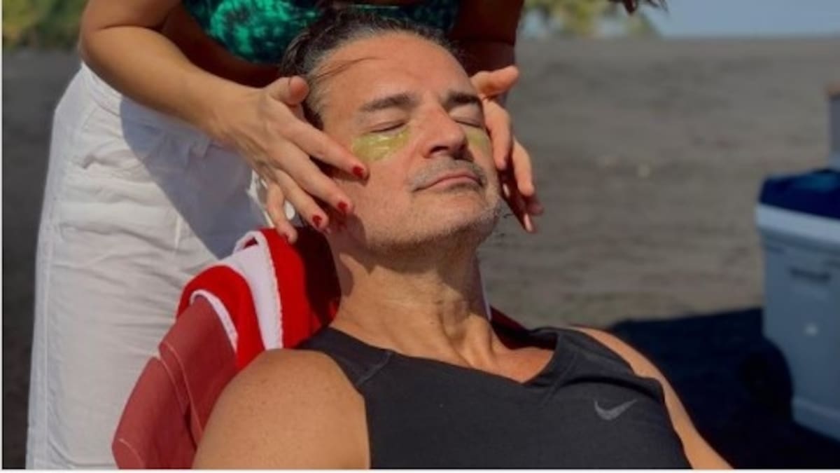 Ricardo Arjona muestra a la "cosmetóloga" que le robó el corazón