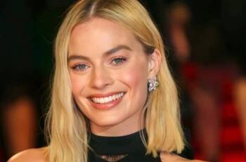 Actriz de ‘Sex Education’ se integra a elenco de 'Barbie' junto a Margot Robbie