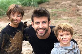 Piqué se va de Barcelona con sus hijos tras una accidentada salida