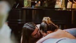 Hija de Demi Moore y Bruce Willis reveló imágenes inéditas dando a luz en su propia casa