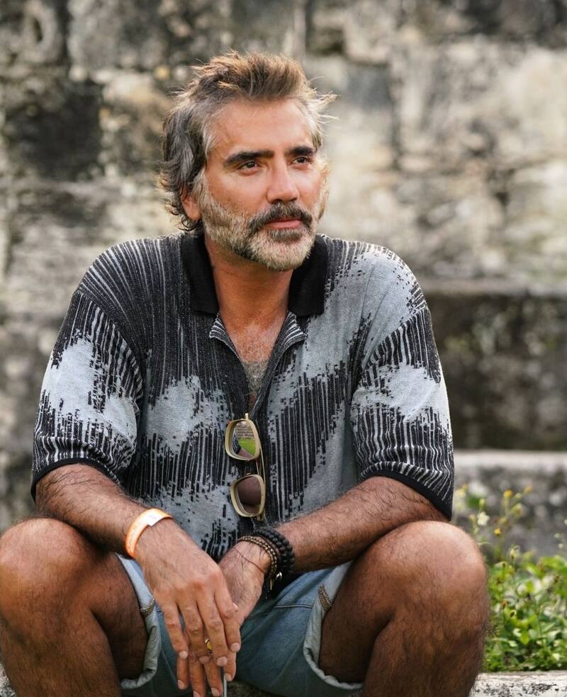 Alejandro Fernández y sus hijas desconocen a Karla Laveaga
- Créditos: Instagram