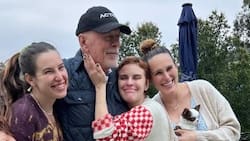 Un feliz Bruce Willis aparece en emocionante video con su esposa y Demi Moore cantando su cumpleaños