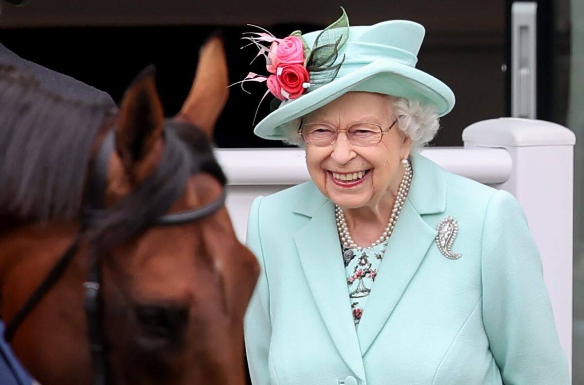 La Reina Isabel II se perderá el Derby y celebrará el primer cumpleaños de su bisnieta Lilibet