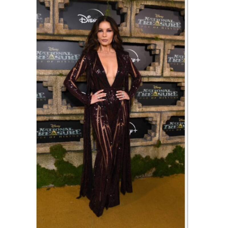 La actriz protagoniza la nueva serie de Disney+ y posó junto a su hijo, Dylan para la premier - Créditos: Instagram