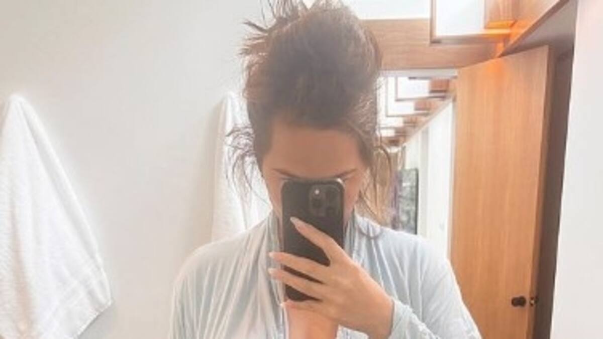 Esposa de John Legend revela que abortó a tercer hijo para seguir con vida