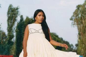 Yalitza Aparicio posó con elegancia y nuevo look en importante revista internacional