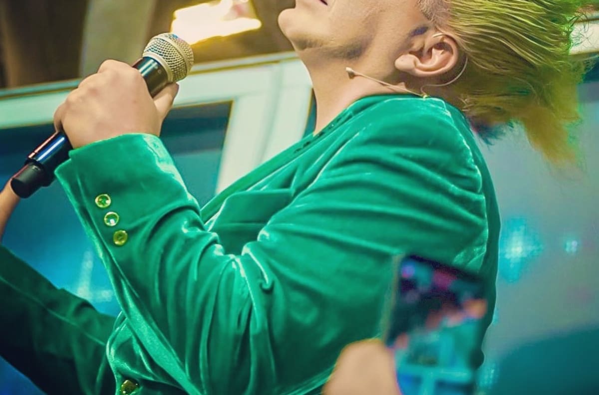 Cristian Castro es el cantante más "cool" y a la moda; estas razones lo demuestra