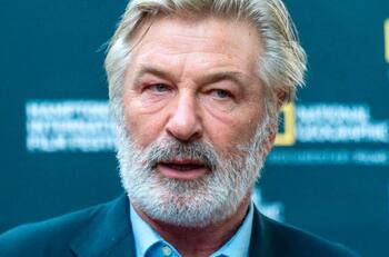 Hilaria Baldwin reacciona impávida cuando se entera que Alec Baldwin podría pasar años en la cárcel