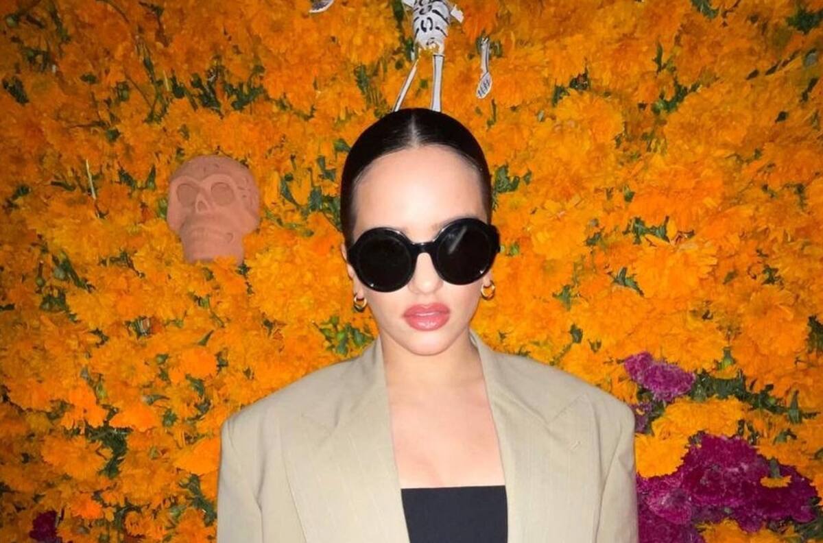 Rosalía celebra el Día de Muertos durante su visita en México