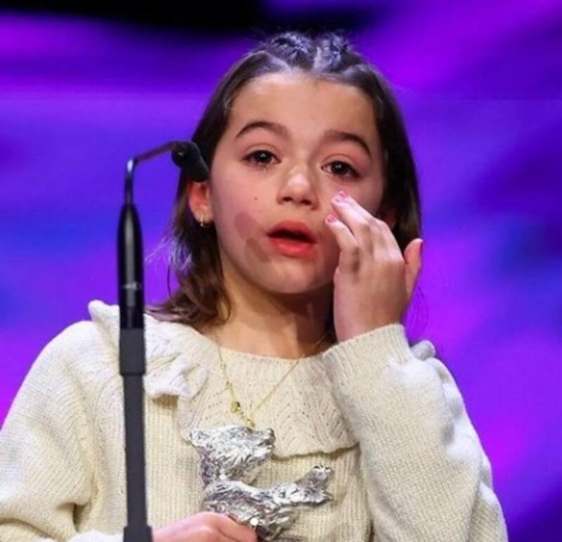 Sofía Otero, la niña prodigio del cine español gana a los 9 años el Oso de Berlín La actriz agardeció a todos al recibir el prestigioso galardón - Créditos: Instagram