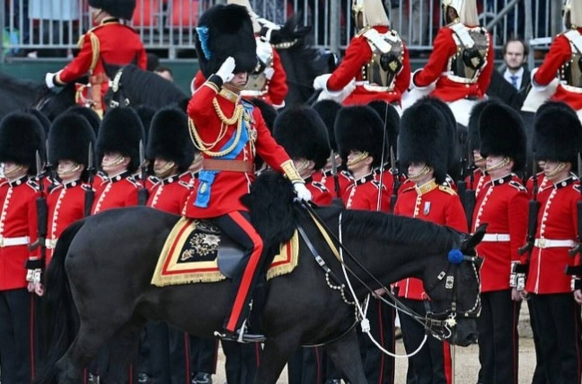 Príncipe William alista las tropas en el ensayo del desfile del Jubileo