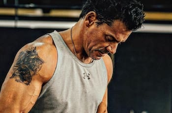 Cristián de la Fuente sufre desagradable momento a manos de una fan