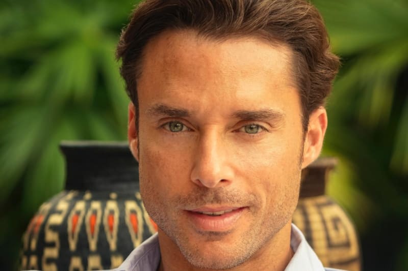 El actor protagonista de Perfil Falso, el actual éxito de Netflix en Latinoamérica.