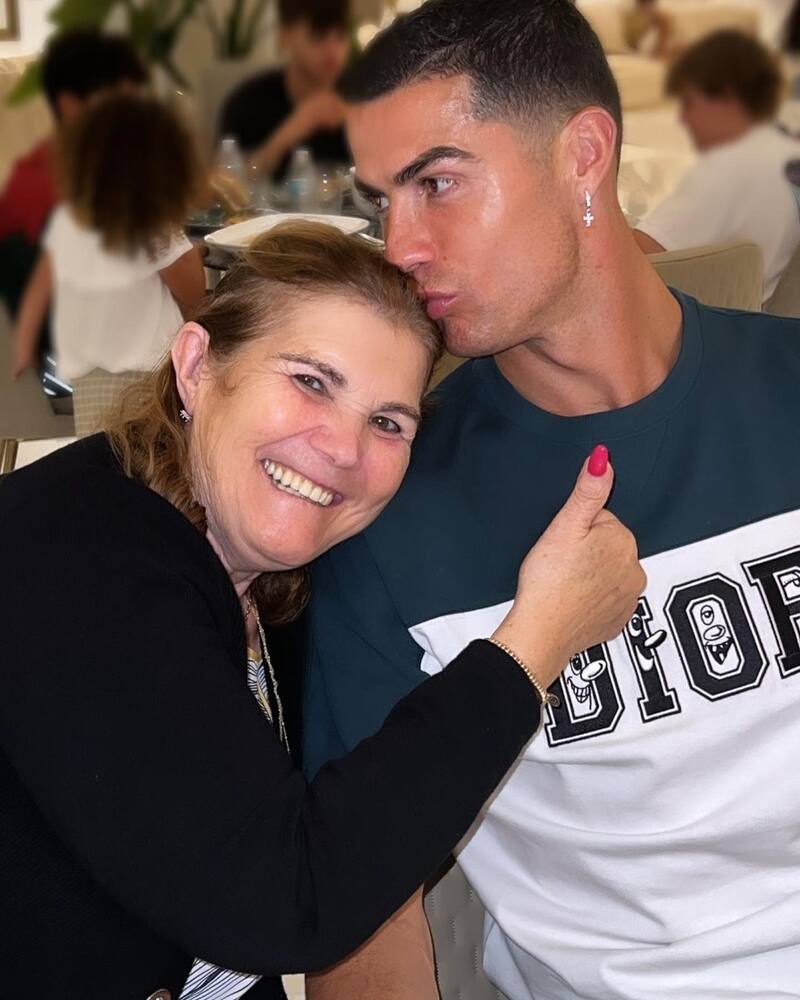 La madre de Cristiano Ronaldo se hizo un cambio de look - Créditos: Instagram