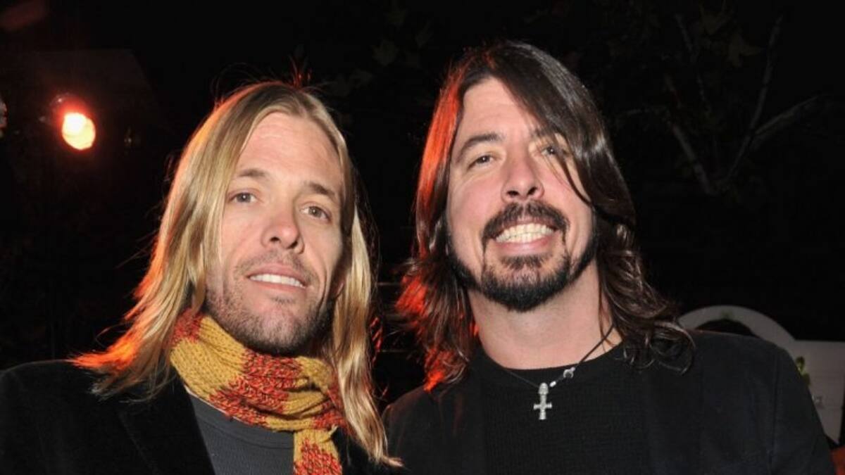 Captan a Dave Grohl llorando desconsolado tras la muerte de Taylor Hawkins, baterista de Foo Fighters