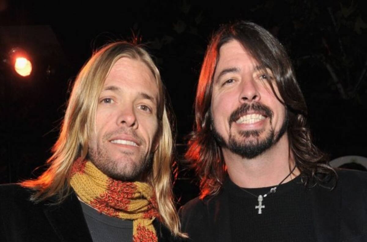 Captan a Dave Grohl llorando desconsolado tras la muerte de Taylor Hawkins, baterista de Foo Fighters