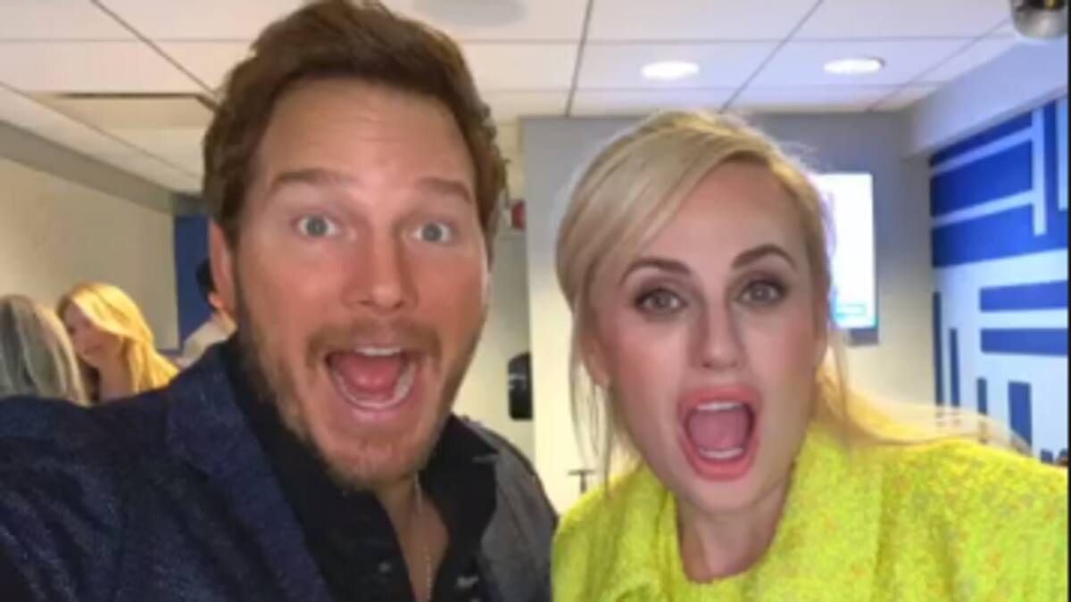Comediante Rebel Wilson luce su nueva figura con superhéroe Chris Pratt
