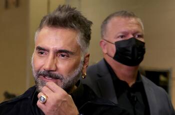 Alejandro Fernández aún no supera muerte de su padre Vicente y lo está demostrando en sus conciertos