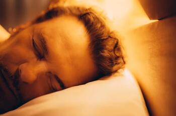 Maná le da otra vida a 'El reloj cucú' acompañado de Mabel, una niña prodigio de 12 años