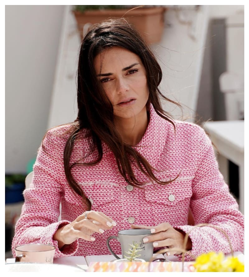 Özge Demirtel es Biricik, otro personaje femenino de Isla esperanza, muy cercana a Haziran.