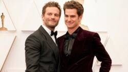 Andrew Garfield y Jamie Dornan demuestra su sólida amistad durante la alfombra de los Oscar