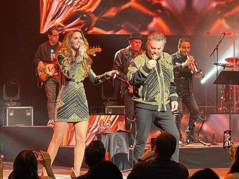 Lucero y Mijares muestran su buena química en el escenario - Créditos: Twitter: Lucero México