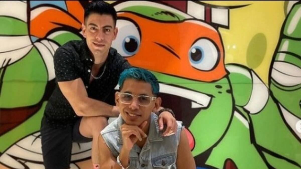 Vocalista de Grupo Firme celoso por ver a su prometido prestándole atención a otra persona