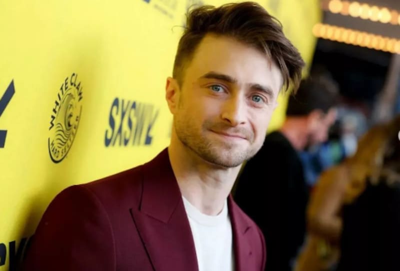 Daniel Radcliffe y su novia posan juntos en una alfombra roja por primera vez en casi una década - Créditos: Instagram