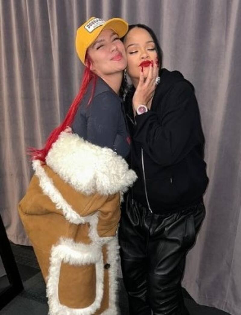 Karol G hace hablar en español a Rihana: "Fue una chimba", dijo la ídola de La Bichota Las artistas tuvieron un encuentro que terminó a carcajadas - Créditos: Instagram