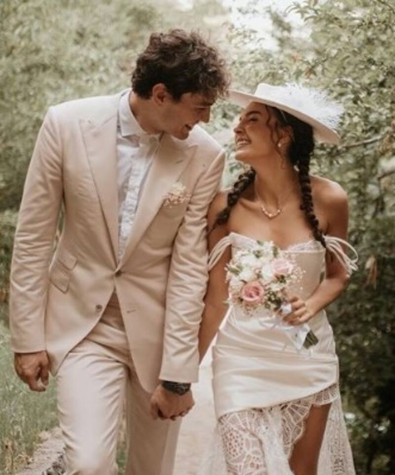 Ebru Sahin revela fotos inéditas de su primer matrimonio en Macedonia La pareja en su primera caminata de casados. - Créditos: Instagram