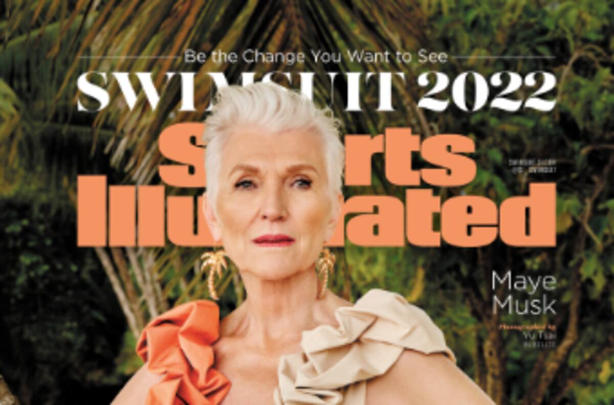 La mamá de Elon Musk sorprende al posar muy elegante en traje de baño a sus 74 años