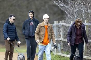 Zendaya se gana la confianza de sus suegros mientras pasean a sus mascotas con Tom Holland