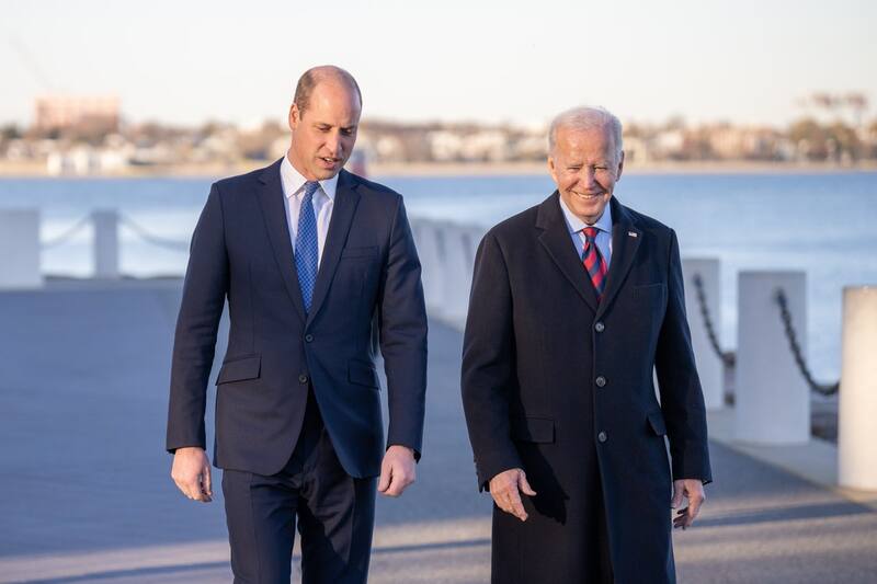 Joe Biden con el príncipe William el año pasado. - Créditos: Twitter