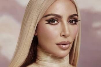 Kim Kardashian impacta con sesión de fotos para portada de revista