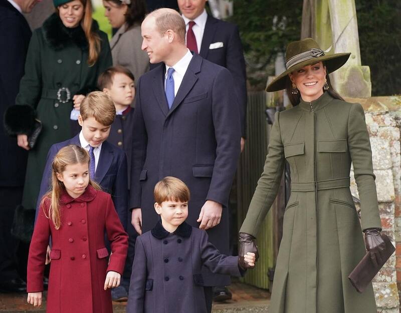 Los príncipes de Gales y sus hijos llegando a la iglesia St Mary Magdalene en Norfolk para un servicio de Navidad - Créditos: Instagram