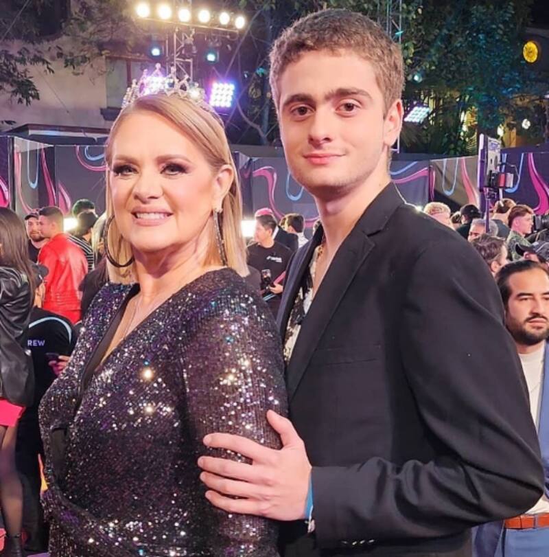 Erika Buenfil triunfa como toda una reina en los TikToks Awards al lado de su hijo - Créditos: Instagram