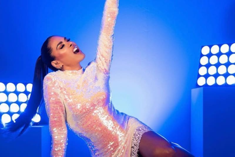 Galilea Montijo bromeo con sus compañeros.