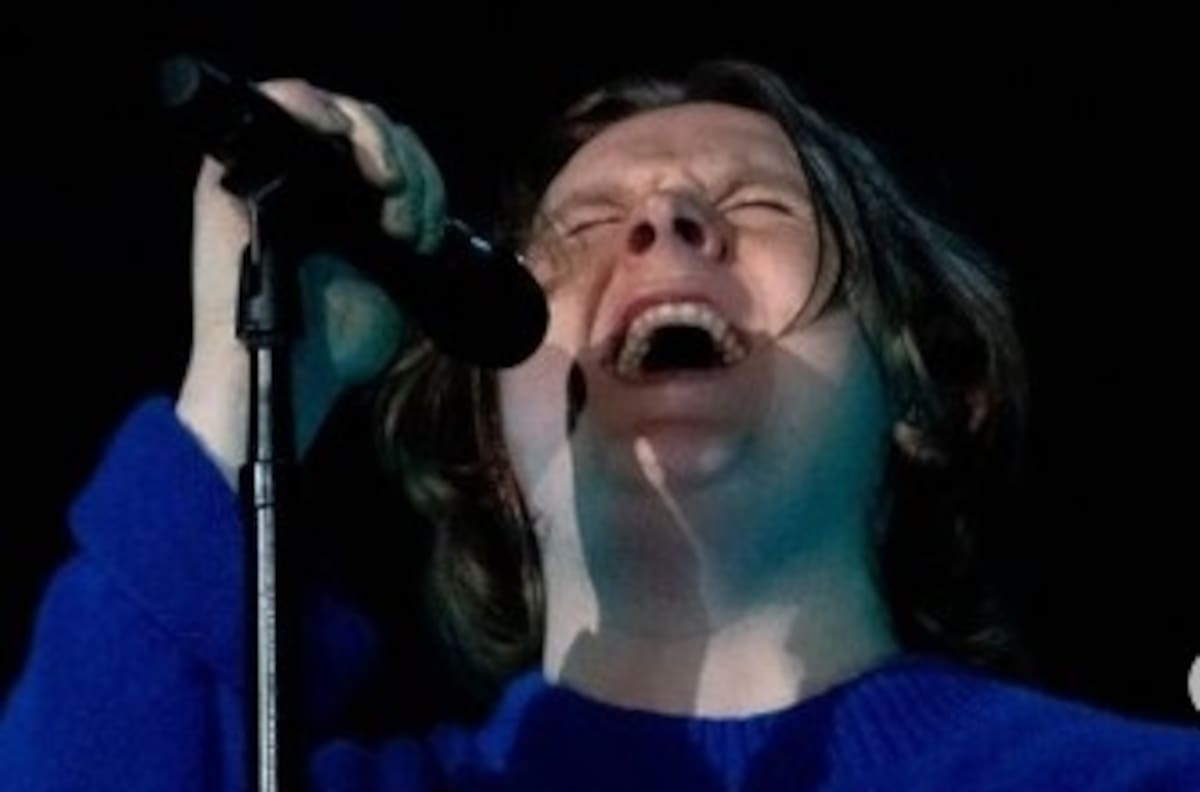 Cantante Lewis Capaldi revela que padece síndrome de Tourette