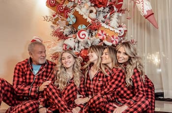 Sofía Castro sorprende con amorosa postal de su familia reunida para celebrar Navidad