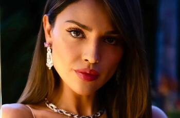 Eiza González asiste a celebración navideña de Leonardo DiCaprio y comienzan rumores de romance