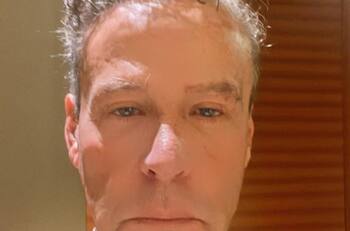 Agreden a Alfredo Adame cerca de su casa y lo dejan malherido