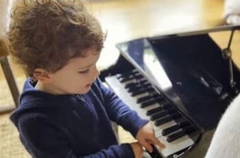 El príncipe Archie, hijo de Meghan y Harry, tendrá invitados célebres en su cumpleaños