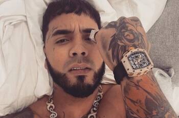 Anuel obsequia anillo de brillantes a Yailin, y ella dice "hay boda, señores"
