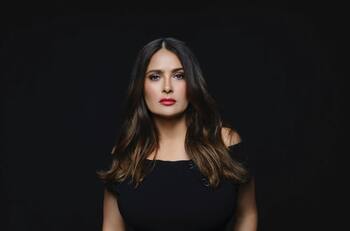 Sigue brillando; Salma Hayek tendrá su estrella en el Paseo de la Fama de Hollywood