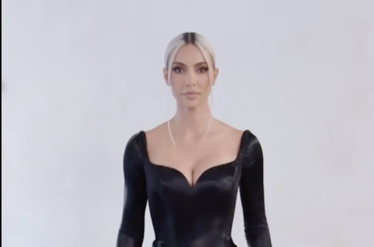 Kim Kardashian debuta como modelo para Balenciaga Couture en el Paris Fashion Week