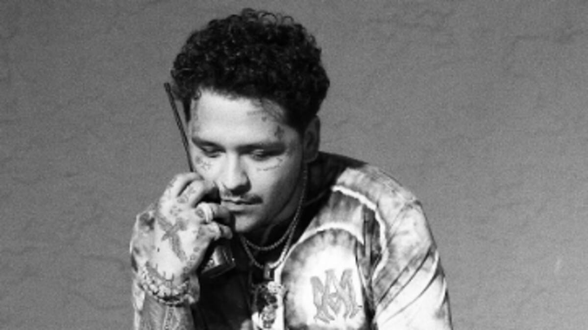 Christian Nodal aparece en redes para anunciar que está recibiendo ayuda